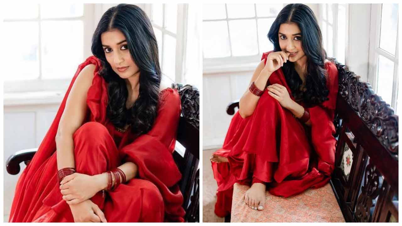 Meera Jasmine | చిలిపి పోజులతో మెస్మరైజ్ చేస్తున్న మీరా జాస్మిన్..