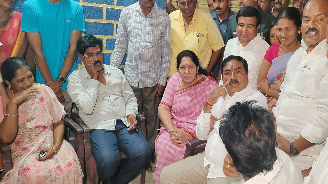 మీకు మేమున్నం.. న్యాయం చేసి అన్ని విధాలా ఆదుకుంటాం