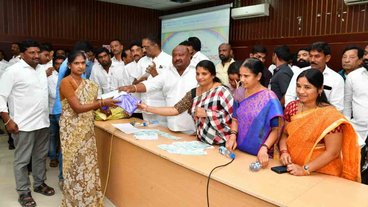 తెలంగాణను దోపిడీ చేసేందుకు మాయగాళ్లు వస్తున్నరు : మంత్రి గంగుల