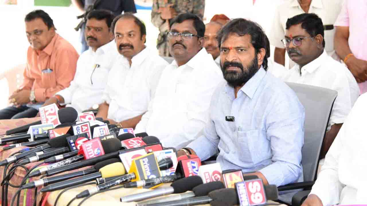 మన్యంకొండ దేవస్థానంలో ఉచిత సామూహిక వివాహాలు: మంత్రి శ్రీనివాస్గౌడ్