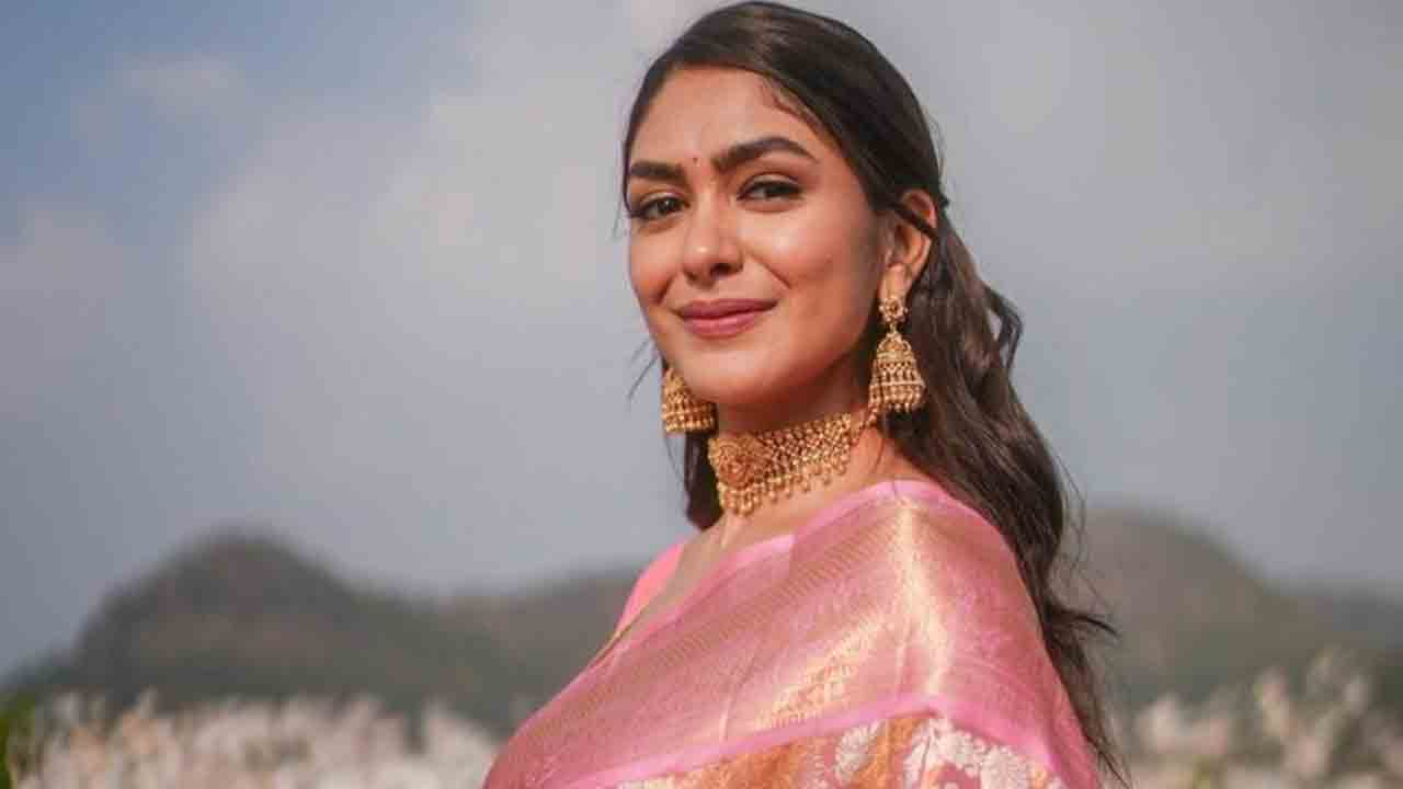 Mrunal Thakur | మృణాల్‌కు పెళ్లి ప్రపోజల్‌ పెట్టిన నెటిజన్‌‌.. నటి రిప్లై ఏంటో తెలుసా..?