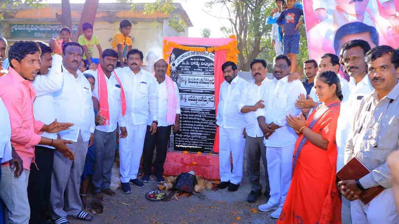 తెలంగాణ వైపు పక్క రాష్ర్టాల చూపు