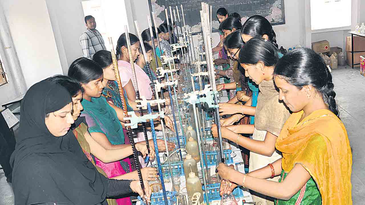 ఇంటర్‌పై ప్రత్యేక శ్రద్ధ