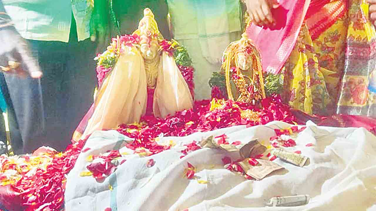 వైభవంగా శివపార్వతుల కల్యాణం