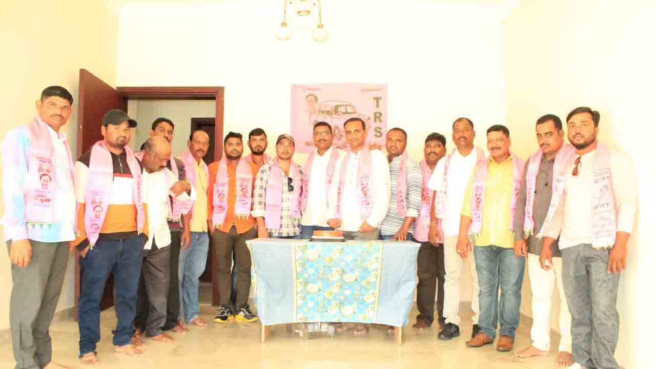 ఒమన్‌ ఘనంగా సీఎం కేసీఆర్ జన్మదిన వేడుకలు