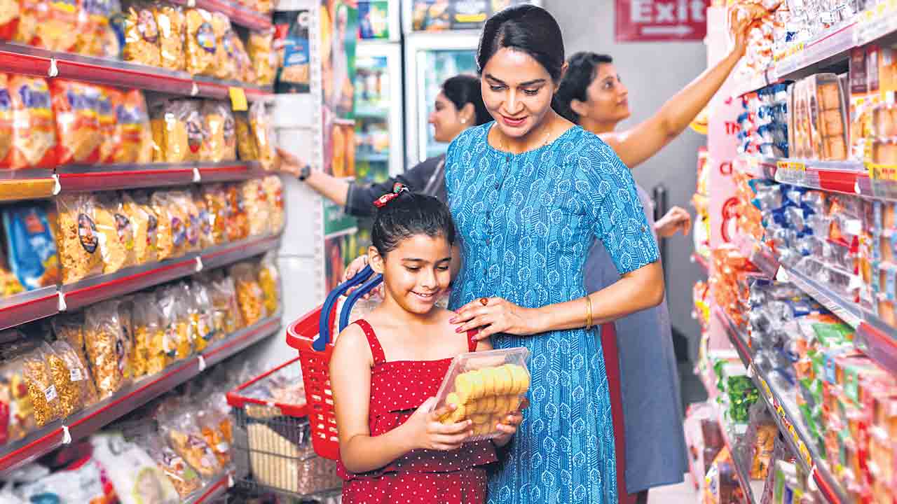 ప్యాకేజ్డ్‌ ఫుడ్‌కు మస్త్‌ క్రేజ్‌.. మెట్రో నగరాల్లో పెరుగుతున్న కల్చర్‌