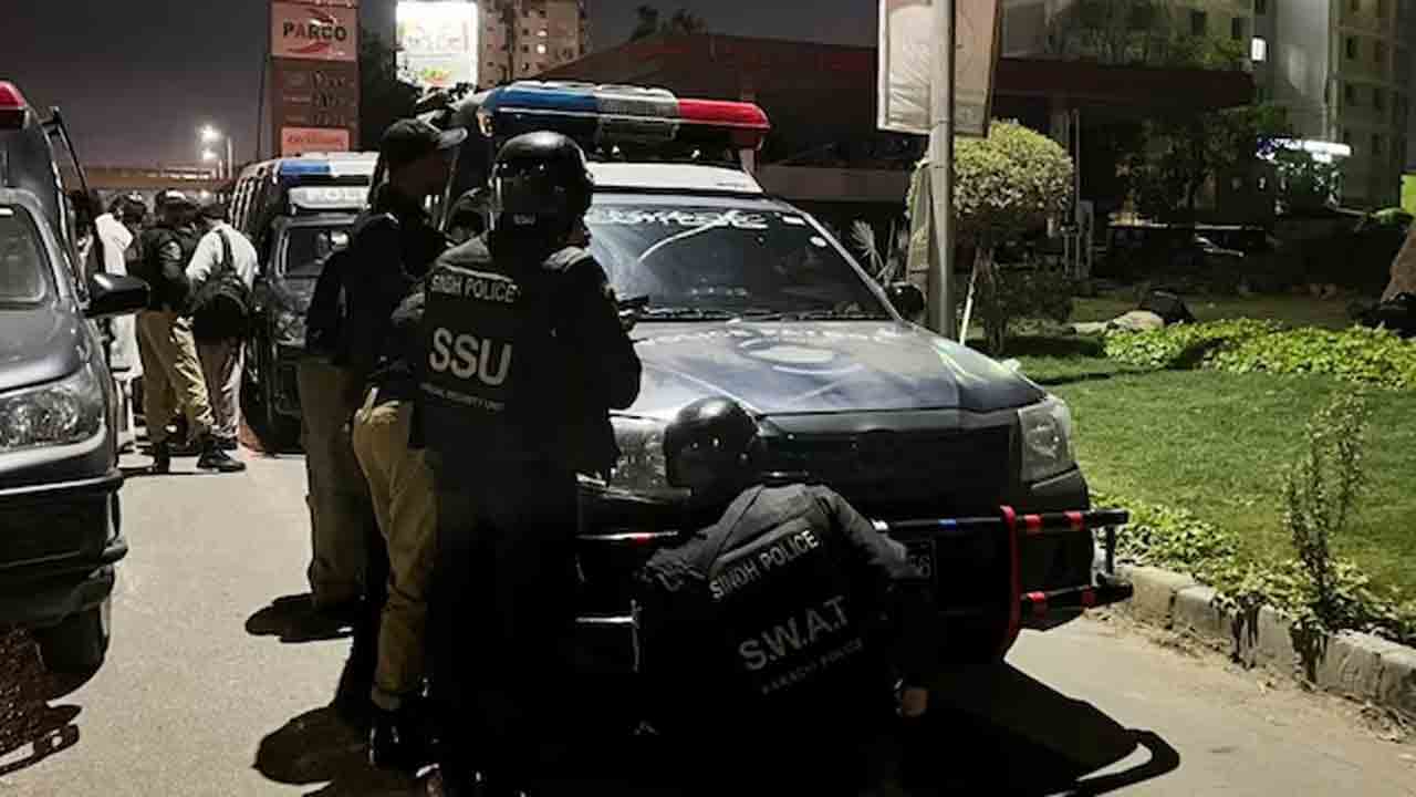 పాక్‌లో పేట్రేగిపోయిన ఉగ్రవాదులు.. పోలీస్‌ చీఫ్‌ కార్యాలయంపై దాడి.. తొమ్మిది మంది మృతి