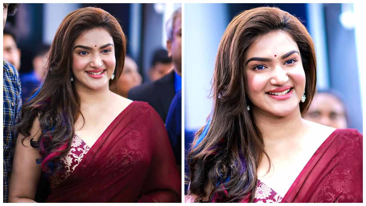 Honey Rose | చిరునవ్వుతో గాలం వేస్తున్న హనీ రోజ్..