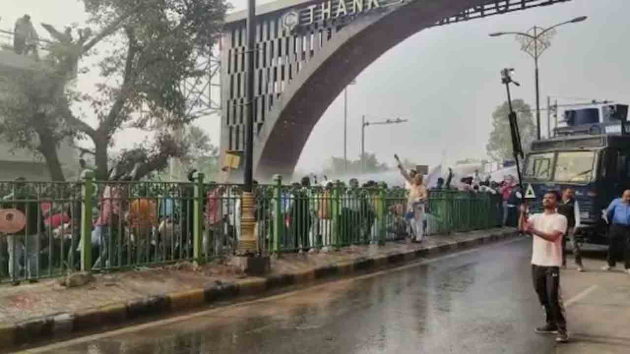 హర్యానాలో ప్రభుత్వ ఉద్యోగుల నిరసన.. టియర్‌ గ్యాస్‌ షెల్స్‌ ప్రయోగించిన పోలీసులు