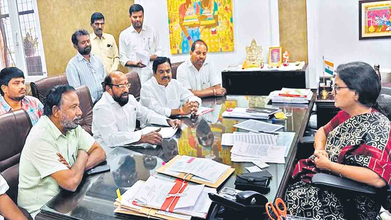 నిరుద్యోగుల పక్షాన సీఎం కేసీఆర్‌ : ఆర్‌ కృష్ణయ్య