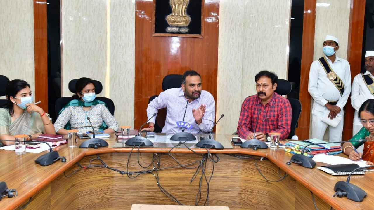 పుస్తక ప్రదర్శన ఘనంగా నిర్వహించాలి