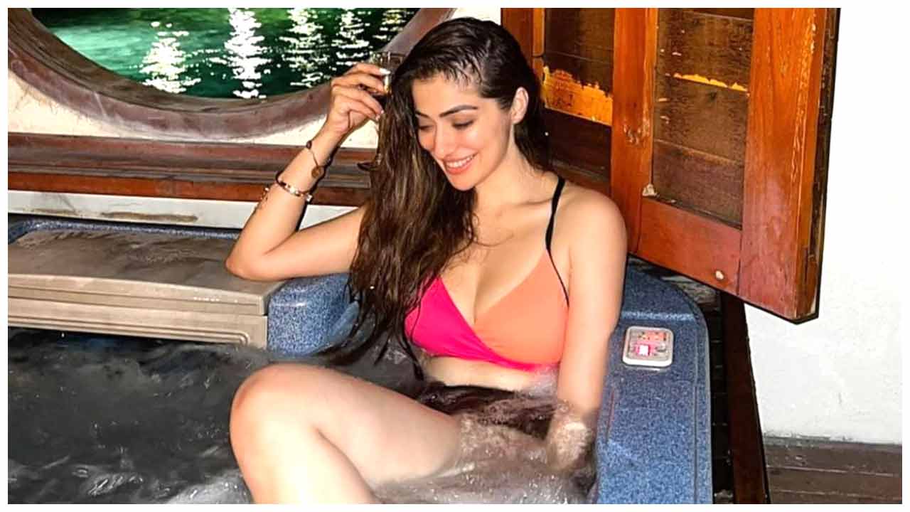 Raai Laxmi | గ్లామర్ డోస్ పెంచేసిన రాయ్ లక్ష్మీ..