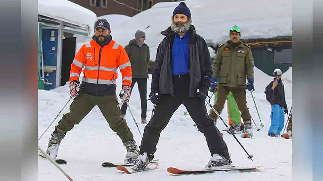 Rahul Gandhi | గుల్మార్గ్‌లో వెకేషన్‌ను ఎంజాయ్‌ చేస్తున్న రాహుల్‌.. మంచుపై స్కీయింగ్‌ చేస్తూ..!