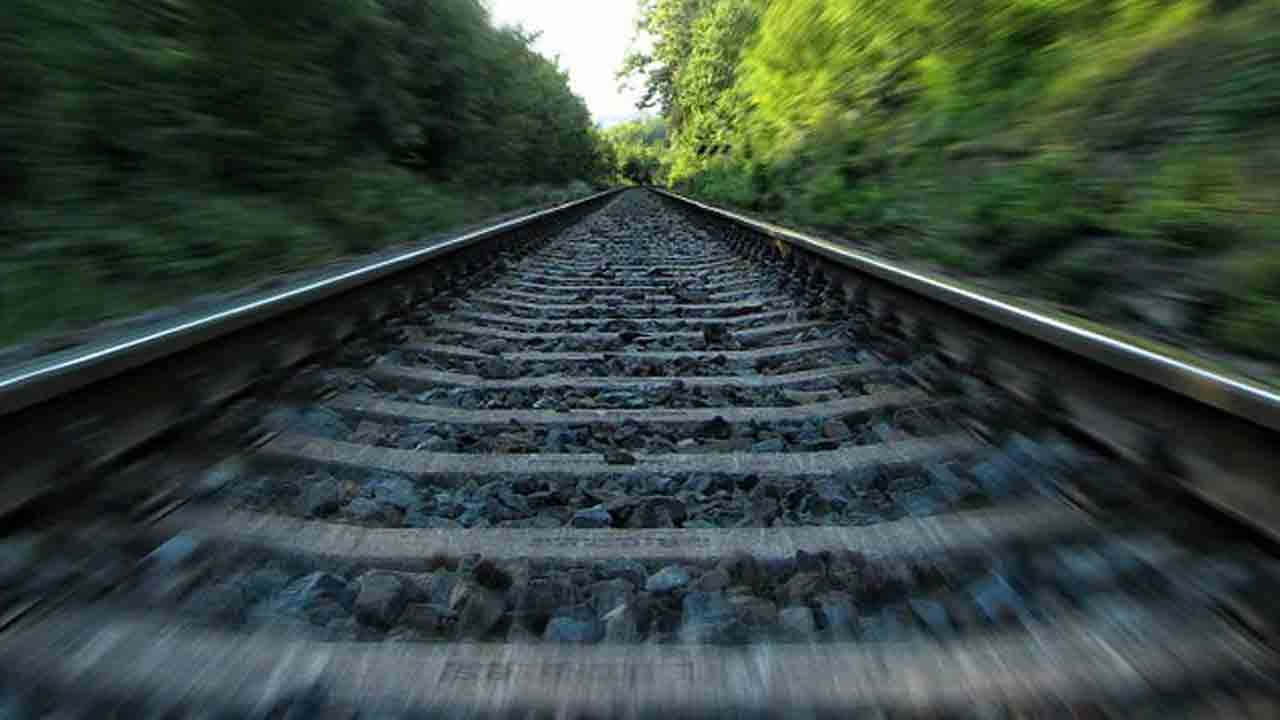 Detonators On Railway Track | రైలు పట్టాలపై డిటోనేటర్లు ఉంచిన వ్యక్తి.. తర్వాత ఏం   జరిగిందంటే?