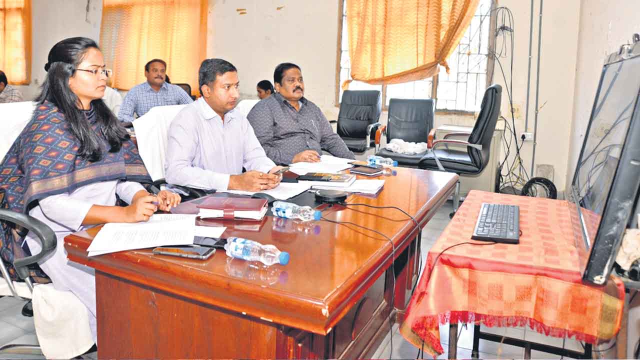 ప్రభుత్వ లక్ష్యాలను త్వరగా పూర్తి చేయాలి