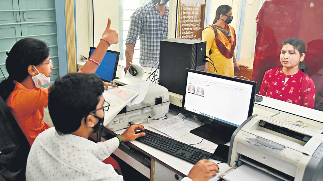 ఉమ్మడి జిల్లా రిజిస్ట్రేషన్ల శాఖకు భారీగా రాబడి