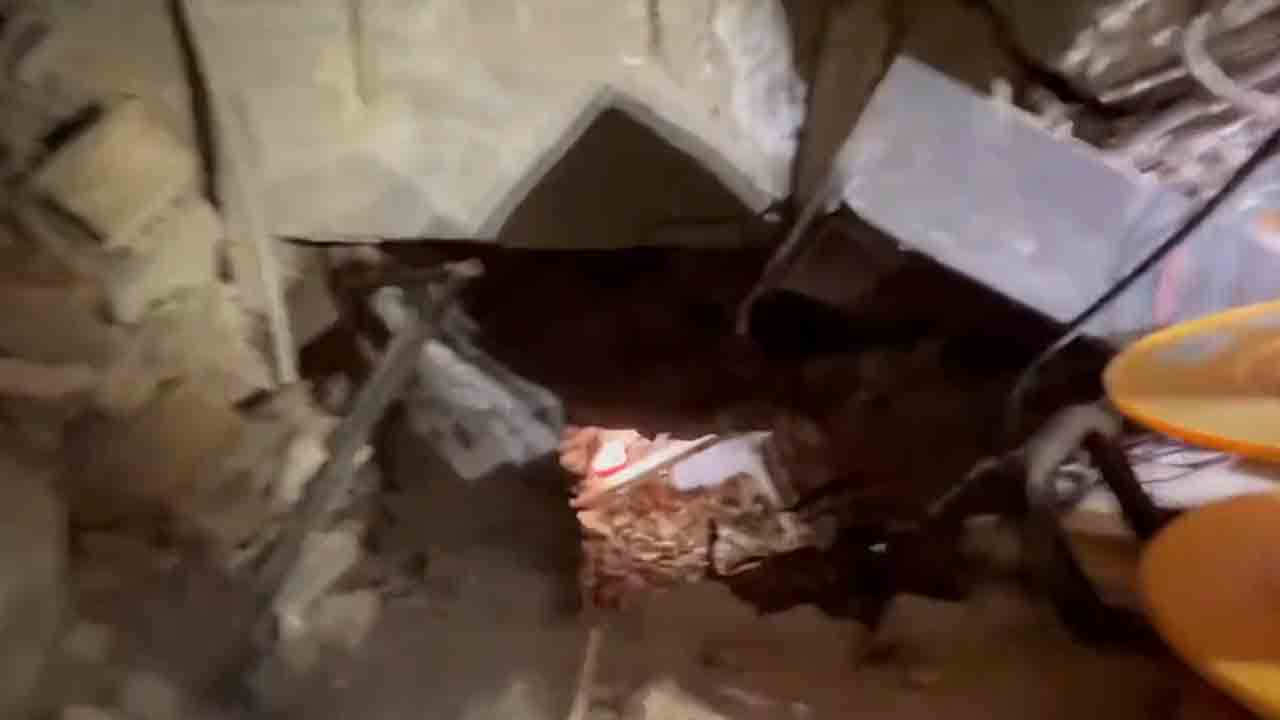 Turkey Earthquake | శిథిలాల గుండా సొరంగం.. బతికి బయటపడ్డ ఏడేండ్ల బాలుడు..!