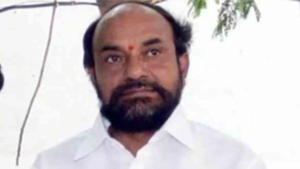7వేల కోట్ల ఫీజు బకాయిలు చెల్లించండి