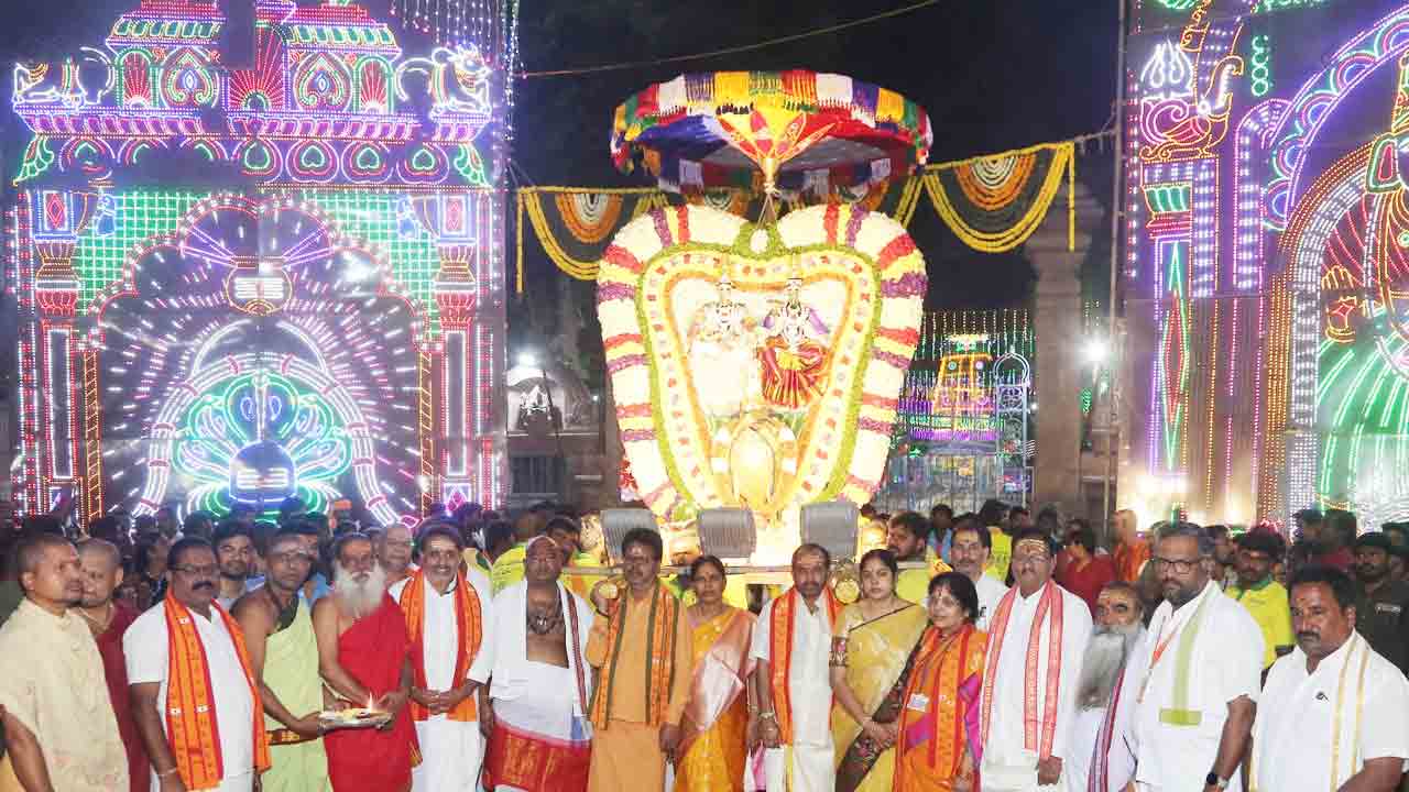 Srisailam | మయూర వాహనంపై ముక్కంటీశుడు.. పండుగగా గ్రామోత్స‌వం