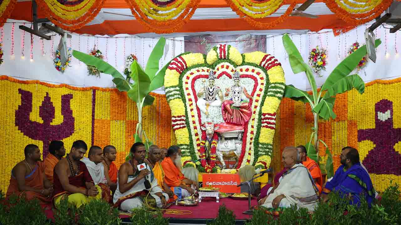 Srisailam | పాగ చుట్టిన మల్లన్న.. శివ‌నామ‌స్మ‌ర‌ణ‌తో మార్మోగిన శ్రీ‌గిరులు!