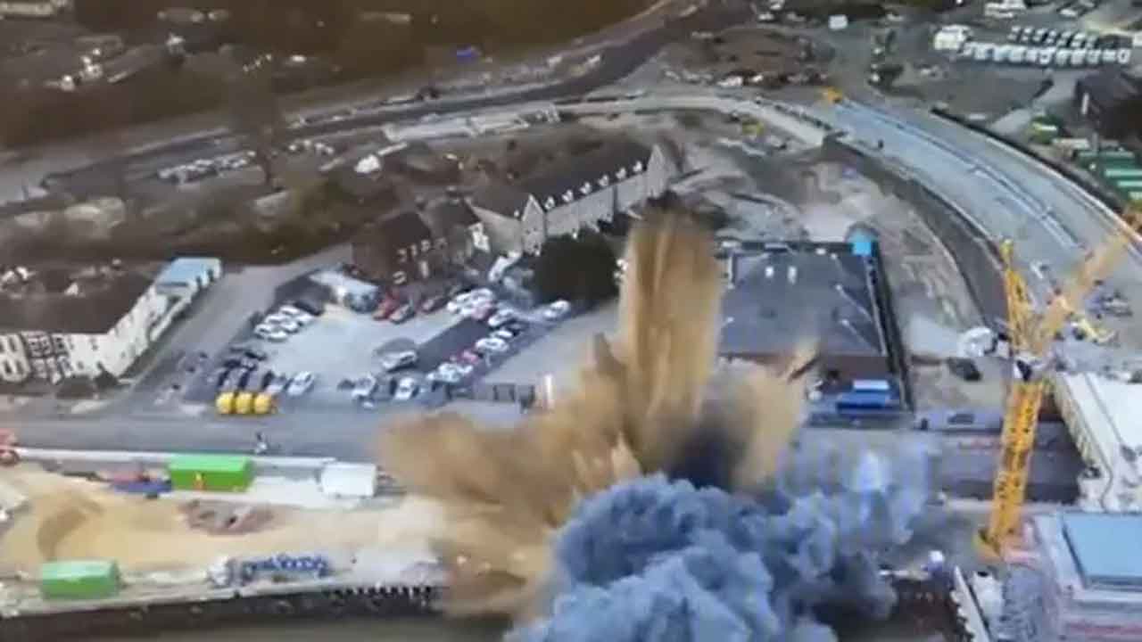 World War II Bomb | బ్రిటన్‌లో రెండో ప్రపంచ యుద్ధం నాటి బాంబు పేలుడు.. 24 కిమీ దూరం వరకు వినిపించిన పేలుడు శబ్దం