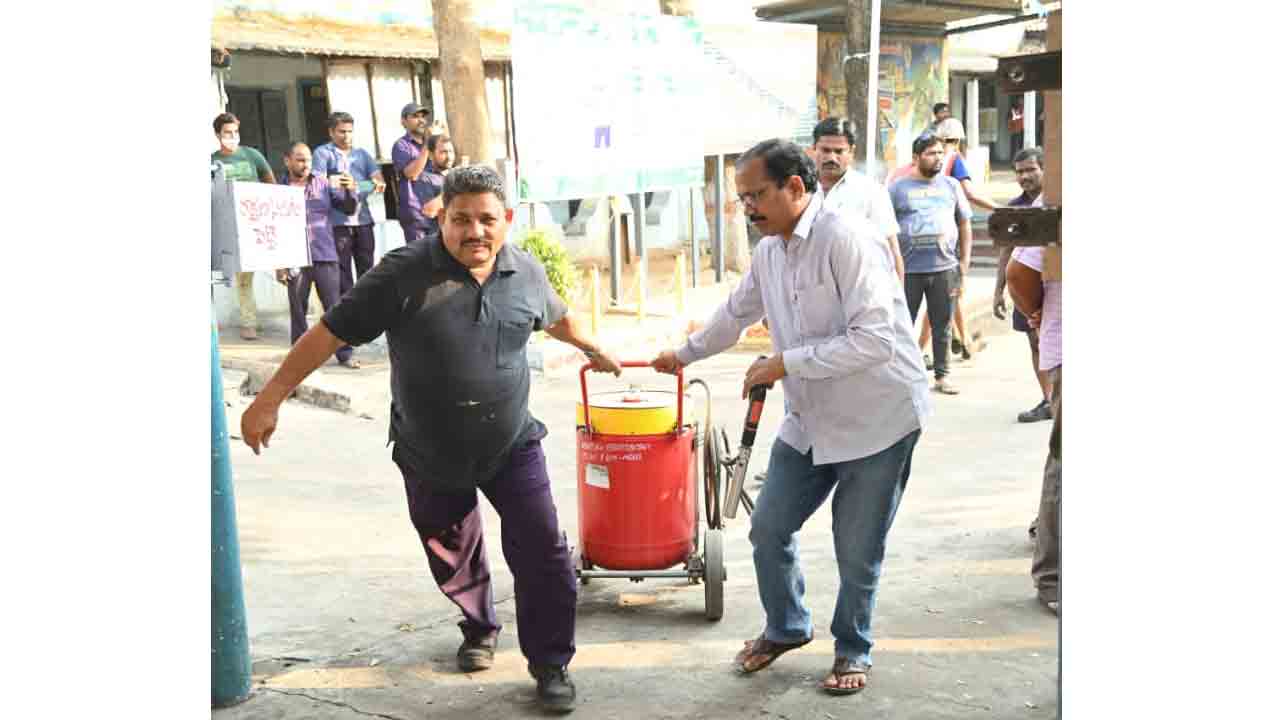 Gas leakage | సింగరేణి ఎస్ఆర్పీ -3 గనిలో గ్యాస్ లీకేజీ.. పలువురు కార్మికులకు అస్వస్థత