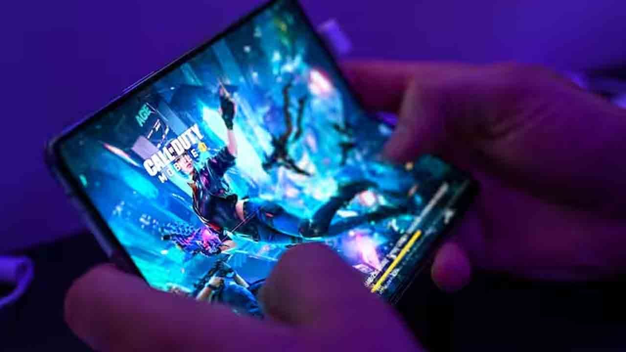 గేమ్స్‌ ఆడేందుకు ఫోన్‌ రిపేర్‌ చేయించలేదని.. బలవన్మరణానికి పాల్పడిన మైనర్‌ బాలుడు