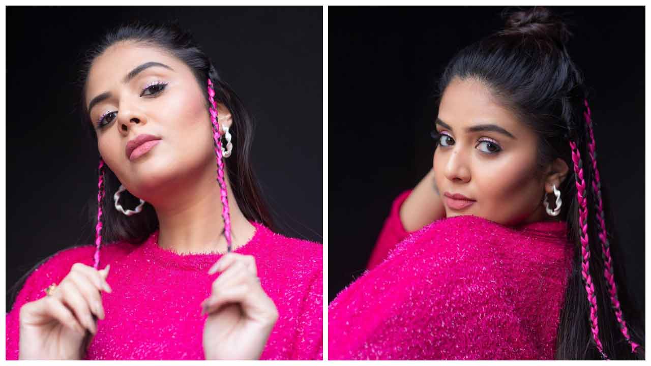 Sreemukhi | చిట్టి పొట్టి దుస్తుల్లో కైపెక్కిస్తున్న శ్రీ‌ముఖి..