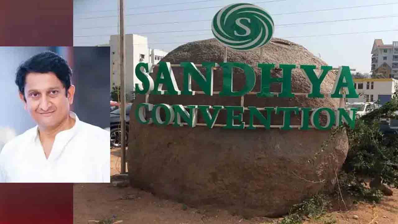 అమితాబ్‌ బంధువులను మోసంచేసిన కేసులో సంధ్య కన్వెన్షన్ ఎండీ సంధ్య శ్రీధర్‌ అరెస్ట్