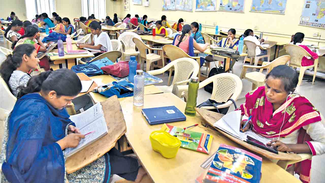 కొత్త పోస్టులకు వెయ్యి కోట్లు