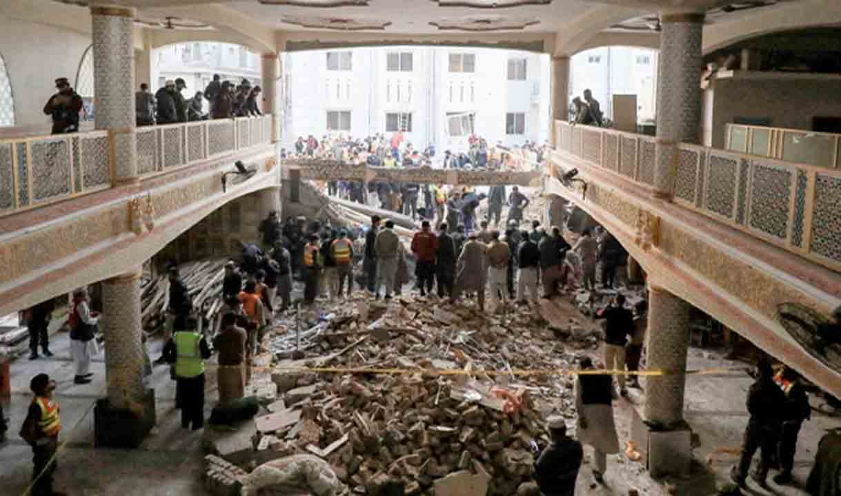 Peshawar mosque blast | పోలీసు వేషధారణలో వచ్చి.. మసీదులో ఆత్మాహుతి దాడి..!
