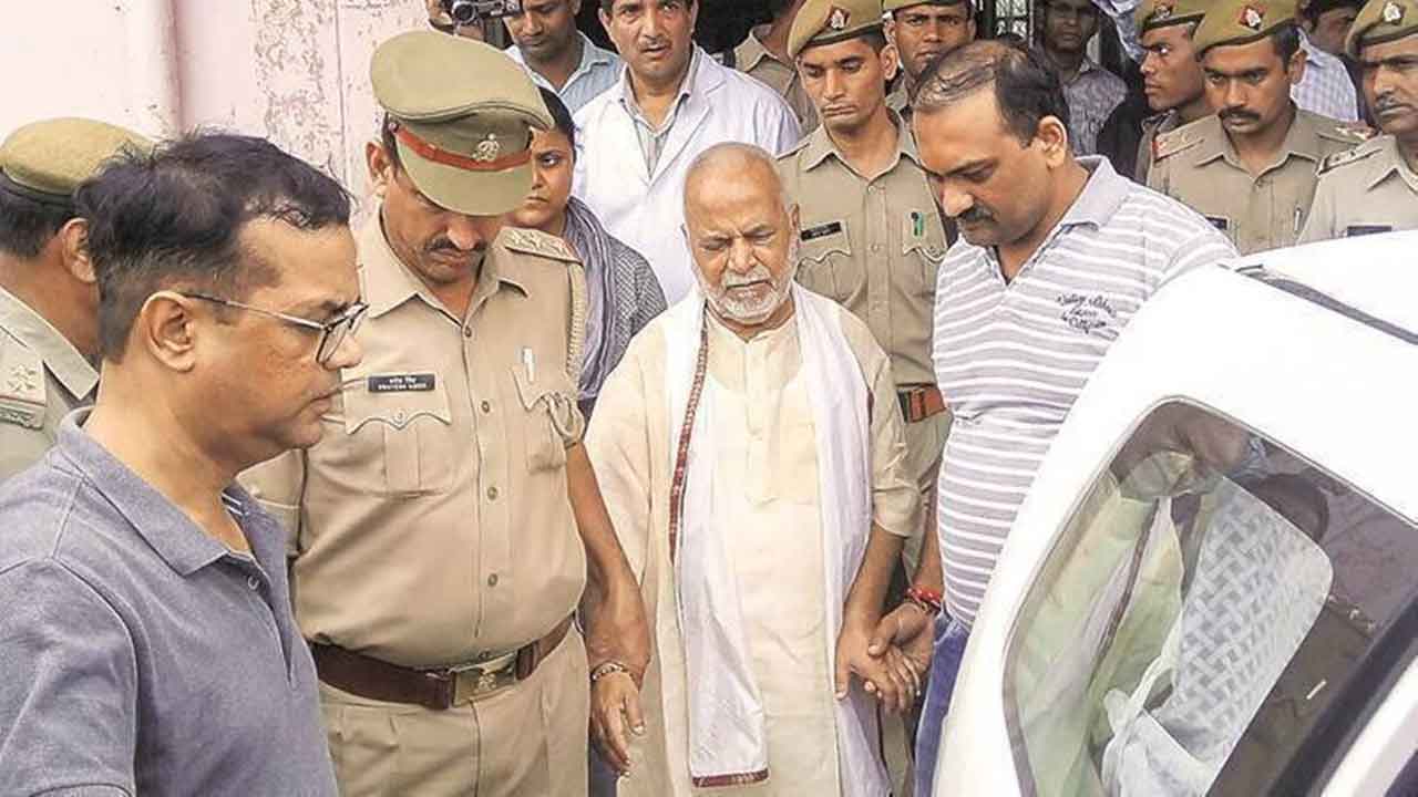 Swami Chinmayanand | స్వామి చిన్మయానందకు మధ్యంతర ముందస్తు బెయిలు..