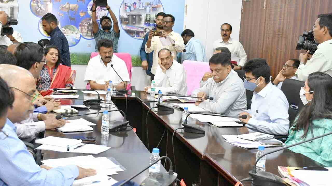 High Level Meeting | ప్రజల భద్రత, జీవాల సంరక్షణకు సమ ప్రాధాన్యత : మంత్రి తలసాని