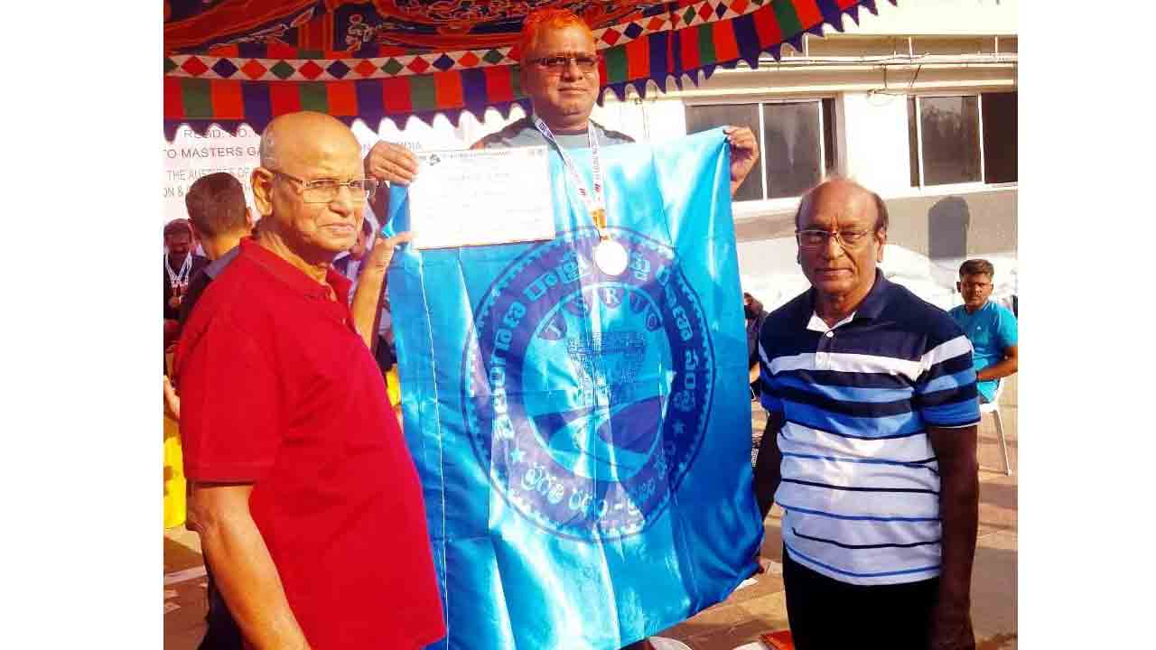 శ్రీనివాస్‌ ట్రిపుల్‌ ధమాకా