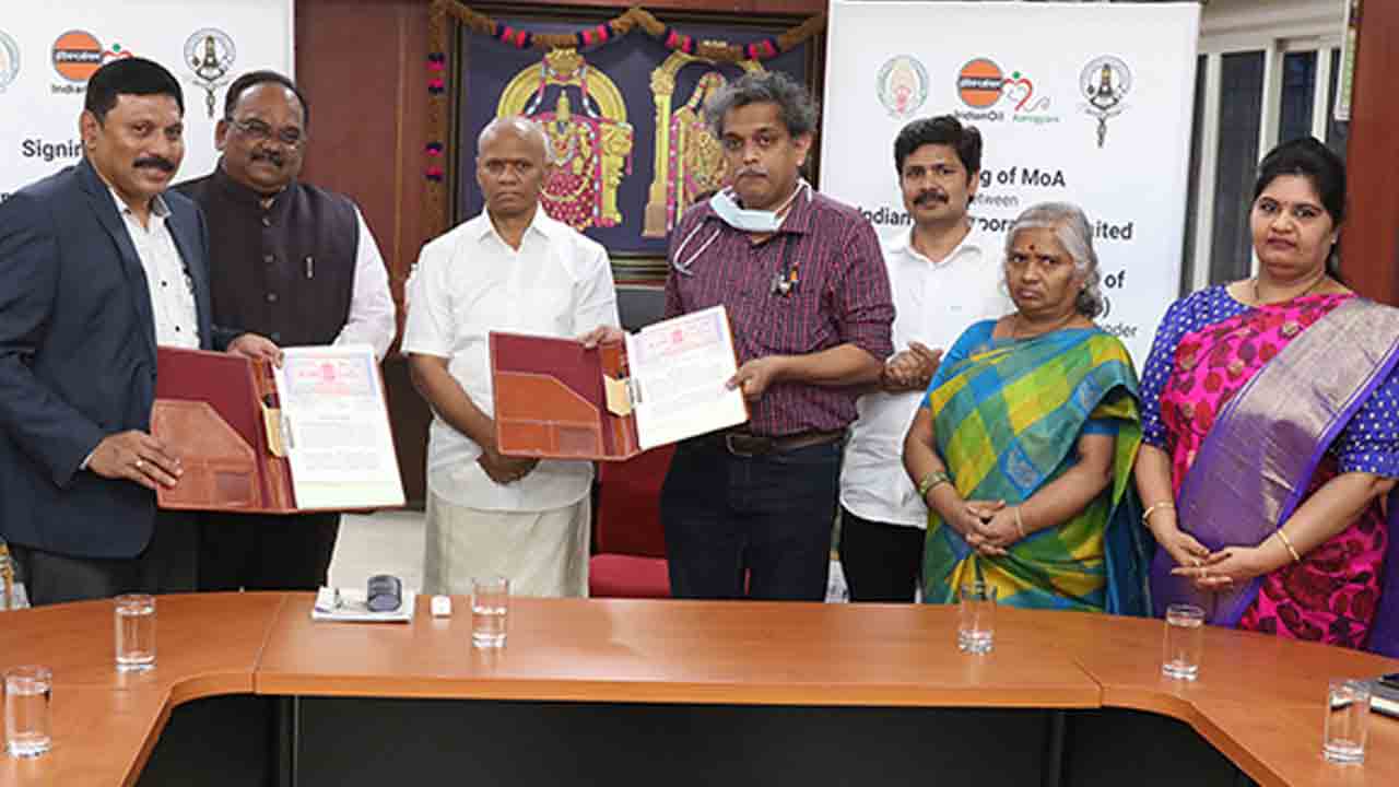 సిమ్స్ లో వైద్య పరికరాల కోసం ఐవోసీఎల్ రూ. 22 కోట్లు విరాళం