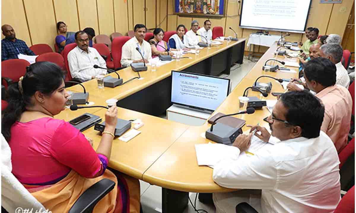 టీటీడీ విద్యా సంస్థల్లో ఉత్తమ ఫలితాల సాధనకు సమష్టి కృషి చేయాలి : జేఈవో