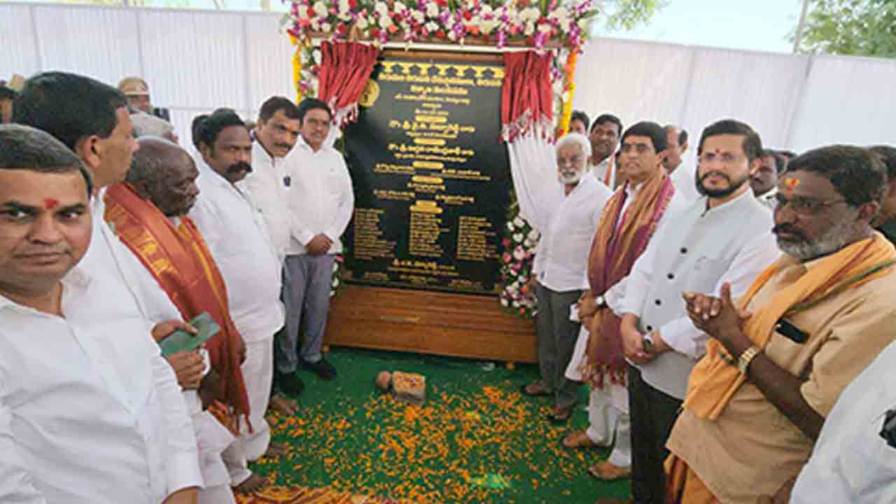 పురాతన ఆలయాలకు పూర్వ వైభవం : టీటీడీ చైర్మన్‌