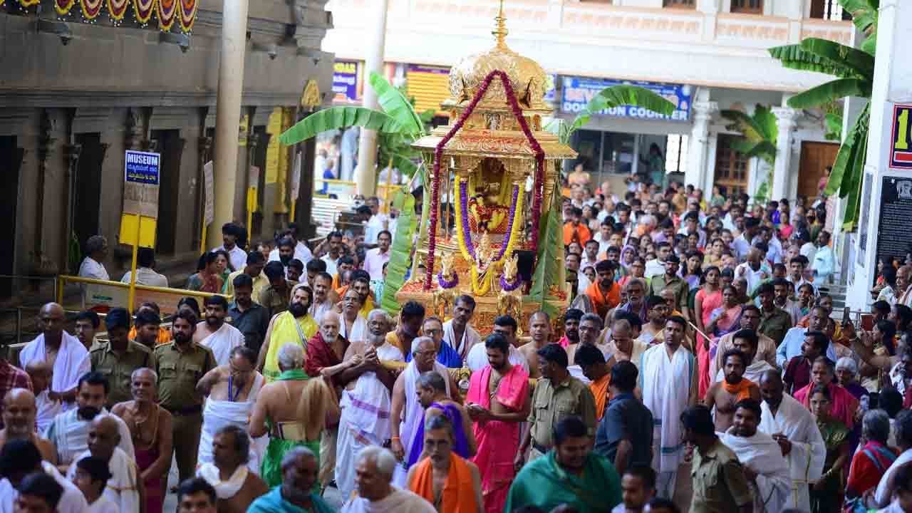 రాఘవేంద్రుడికి పట్టాభిషేక మహోత్సవం