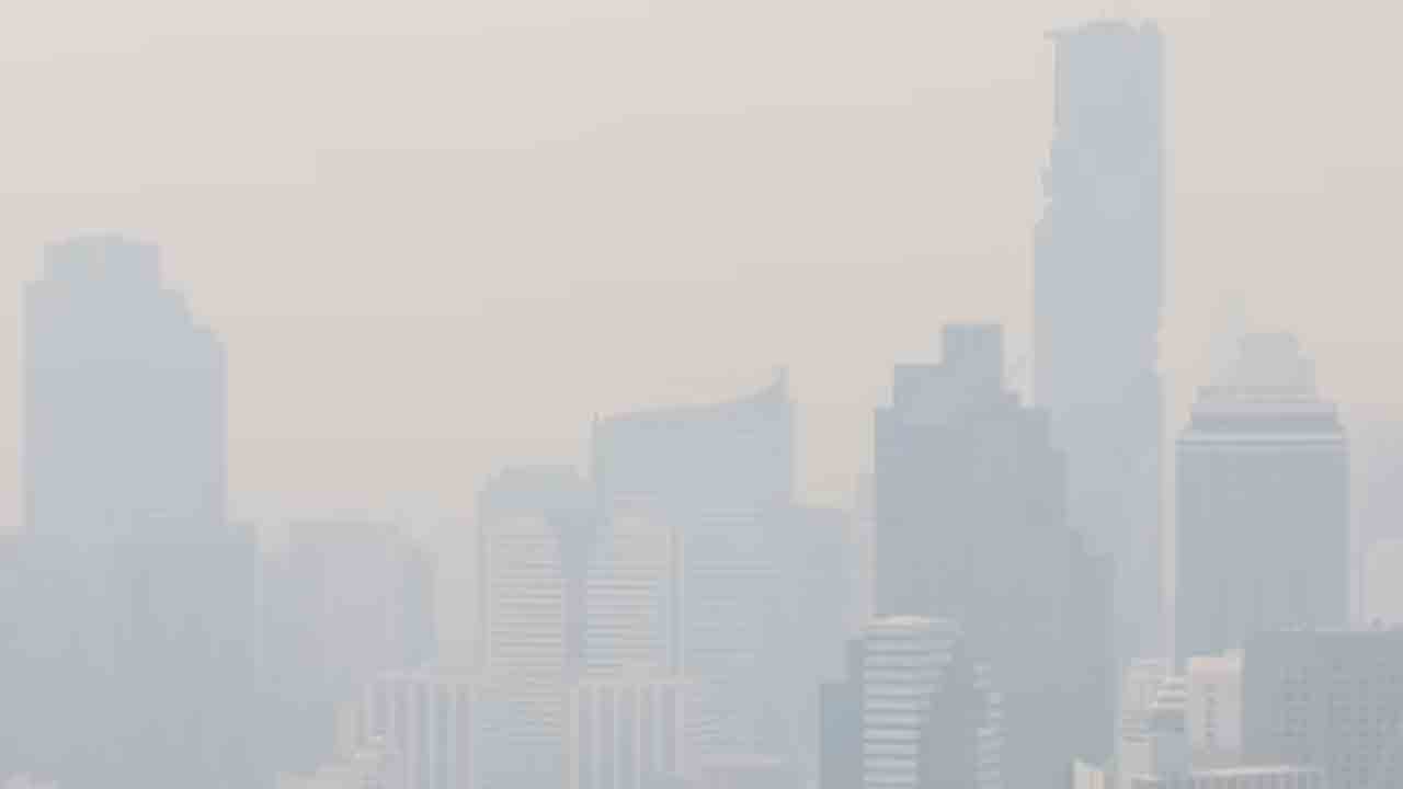 ప్రజలకు కళ్ల మంటలు, బ్రీతింగ్‌ సమస్యలు.. ఇళ్లలోనే ఉండాలని సూచించిన ఆ దేశం