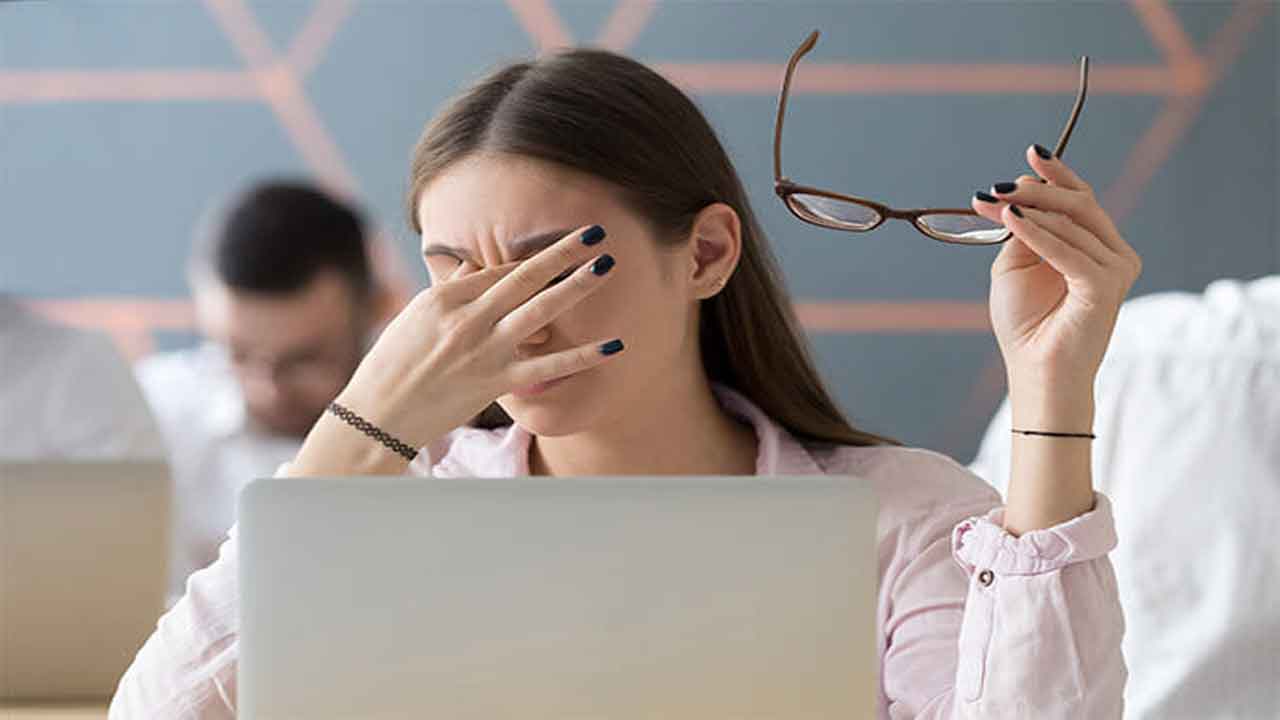 Digital Eye Strain | డిజిటల్ ఐ స్ట్రెయిన్‌ బారిన పడ్డారా..? ఈ చిట్కాలు పాటించి నివారించుకోండి..!