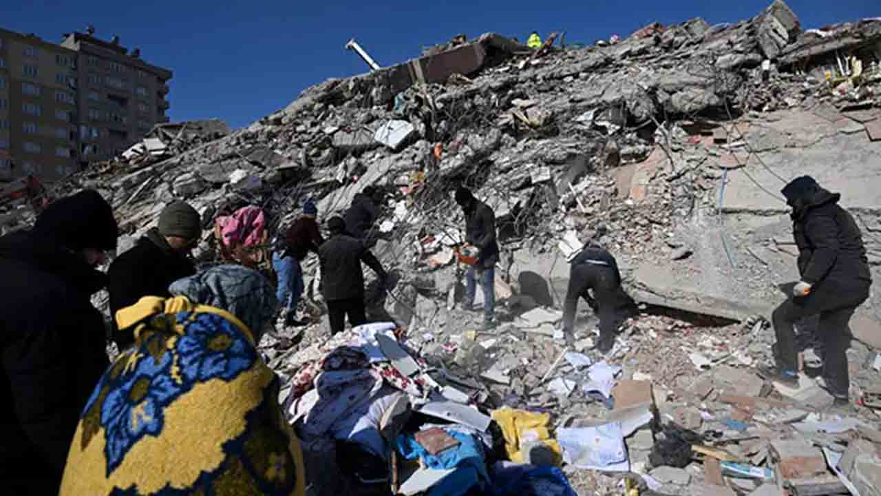 తుర్కియో, సిరియాలో 15 వేలు దాటిన మృతులు