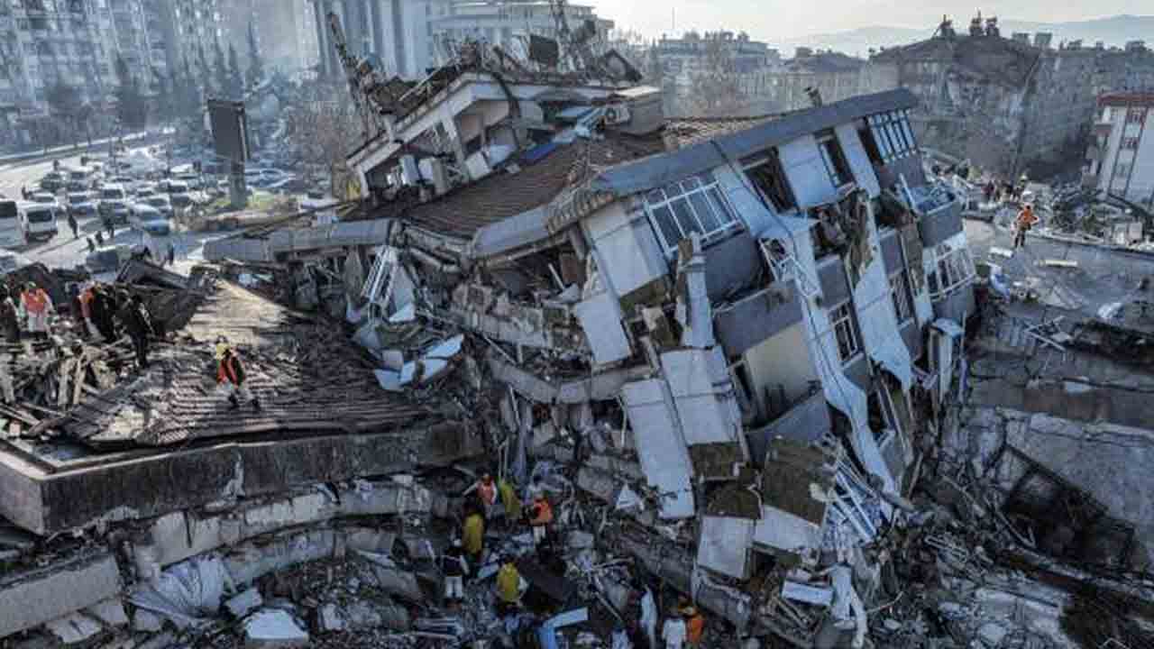 Turkey Earthquake | టర్కీలో మళ్లీ భూకంపం.. కుప్పకూలిన డ్యామేజ్డ్‌ బిల్డింగ్స్‌