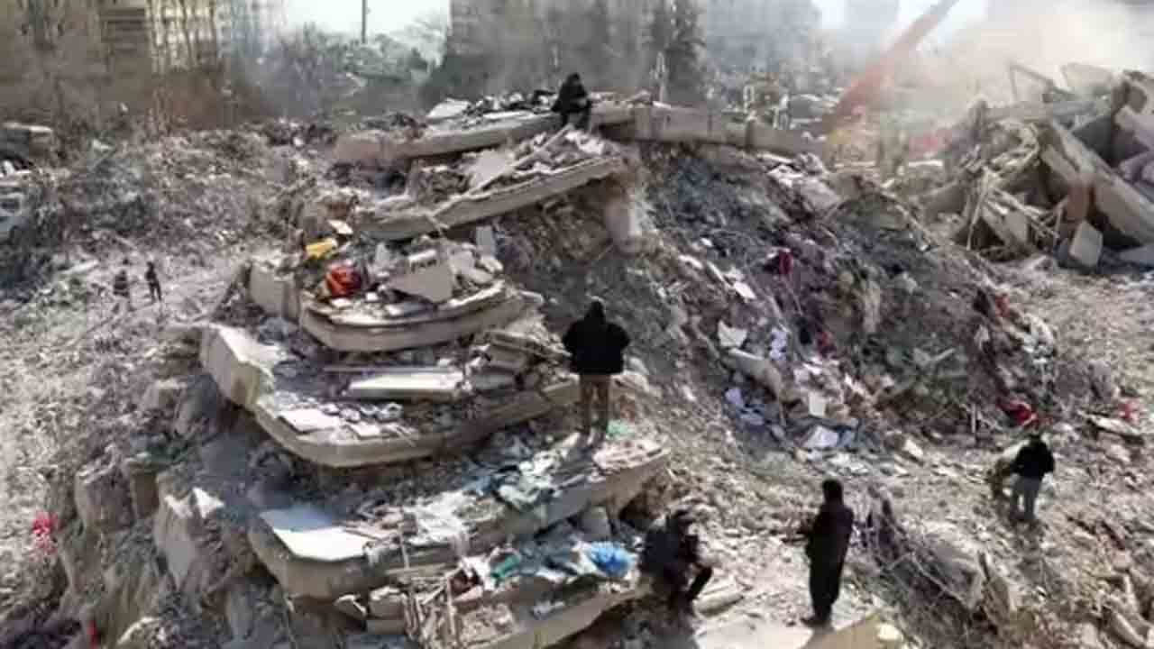 తుర్కియే హోటల్ శిథిలాల నుంచి.. భారతీయుడి మృతదేహం వెలికితీత