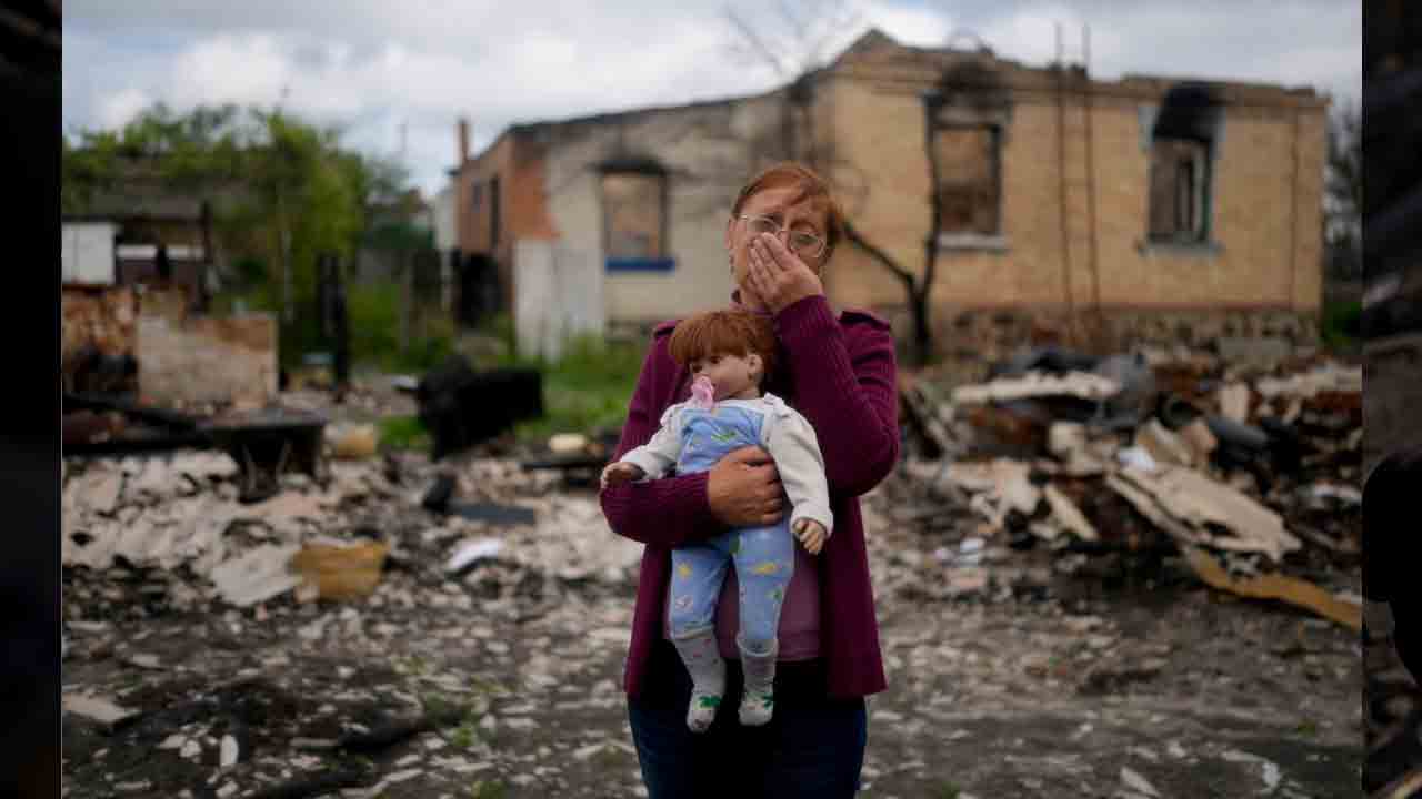 Russia-Ukraine War | ఉక్రెయిన్‌లో యుద్ధం మిగిల్చిన విషాదం.. ఫొటోలు