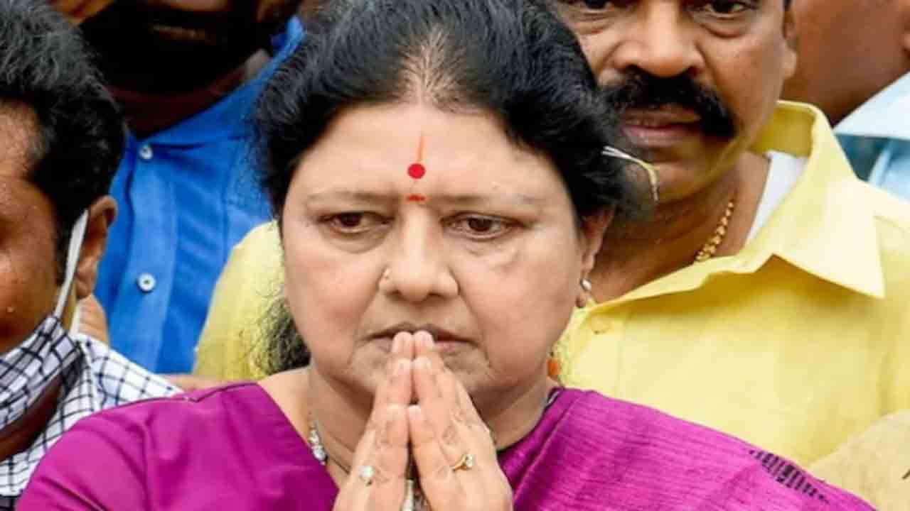 VK Sasikala | అన్నాడీఎంకే పరిస్థితి ఏం బాలేదు.. పూర్వ వైభవం తీసుకొస్తా: శశికళ