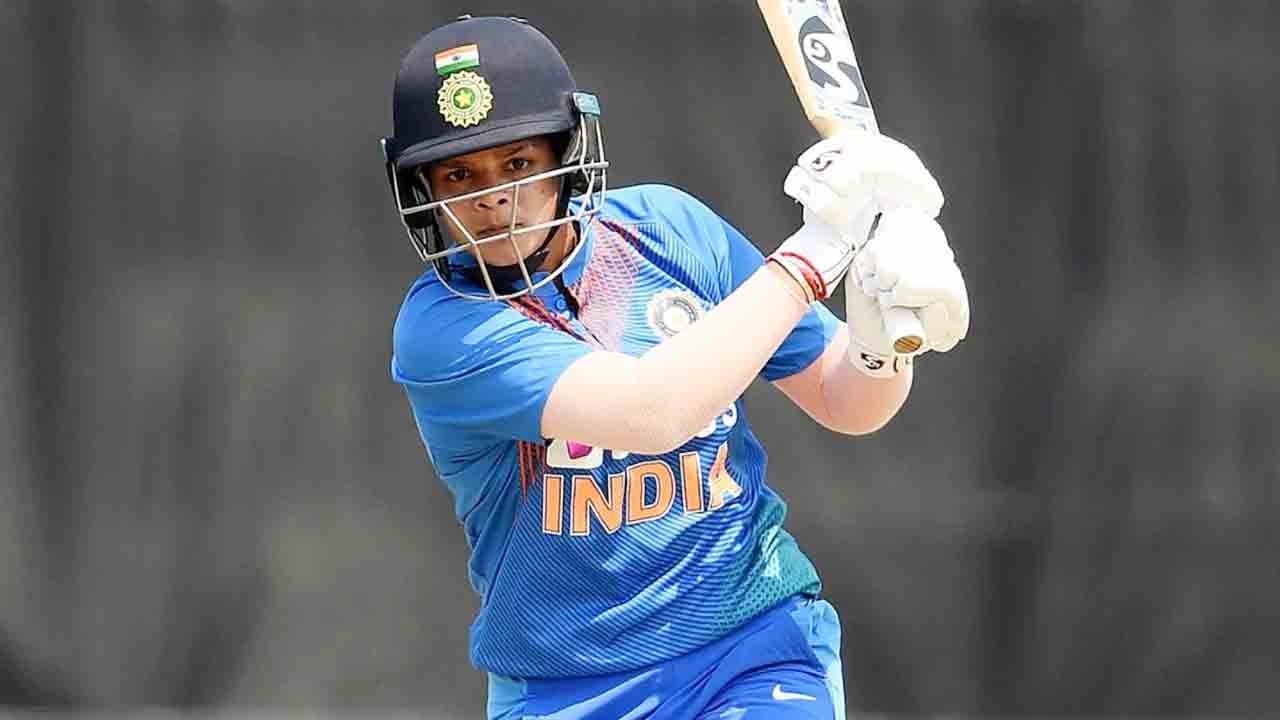 లేడీ సెహ్వాగ్‌ సిక్స్‌ కొడితే ఐదు రూపాయలు