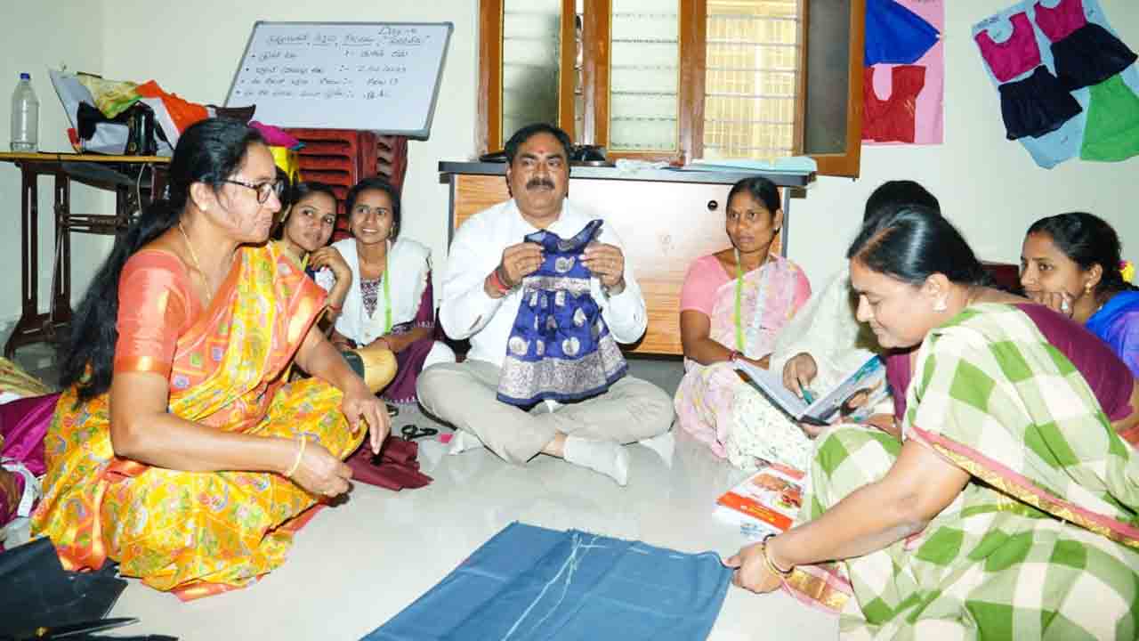 ఆడబిడ్డల ఆర్థికాభివృద్ధితోనే దేశ ప్రగతి..