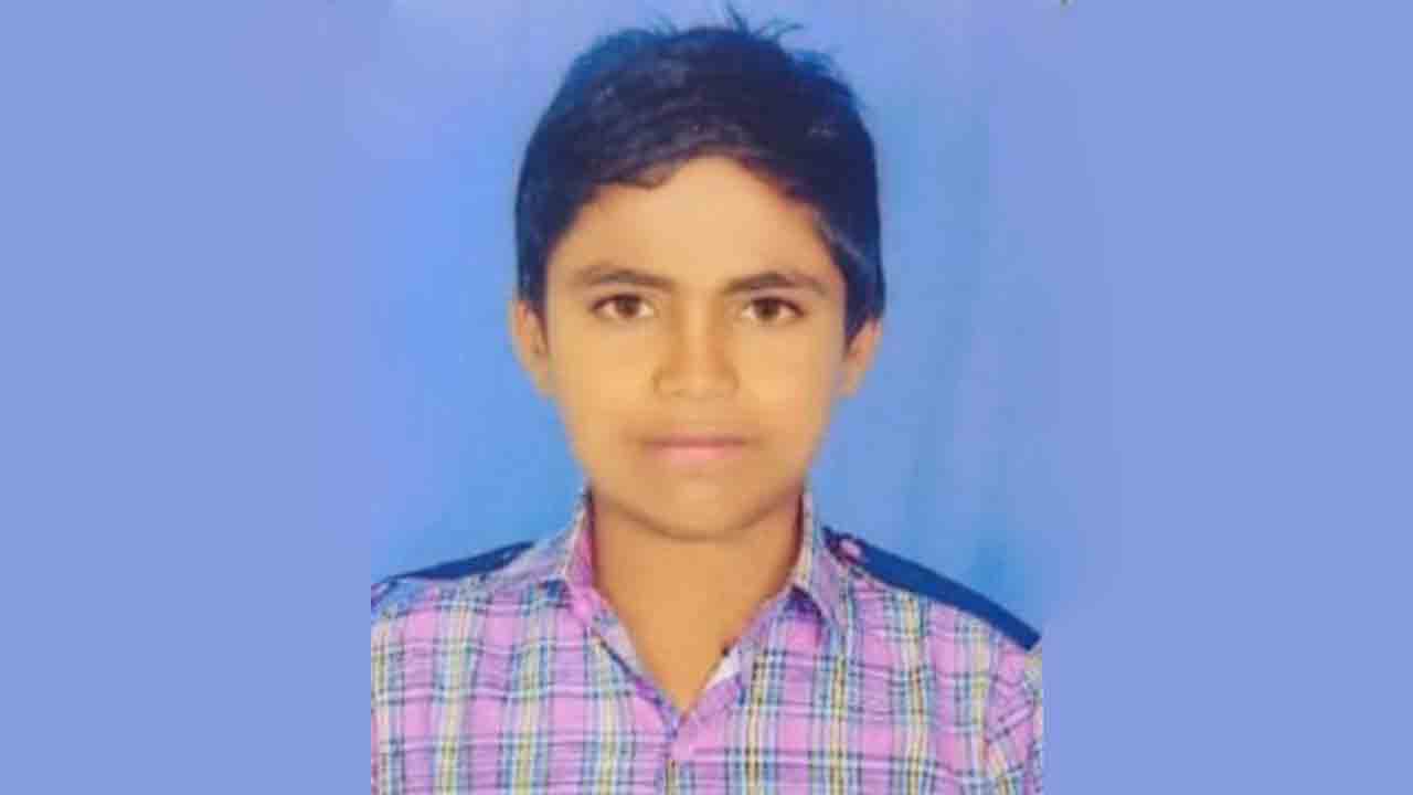 తండ్రి కళ్లెదుటే కొడుకు దుర్మరణం