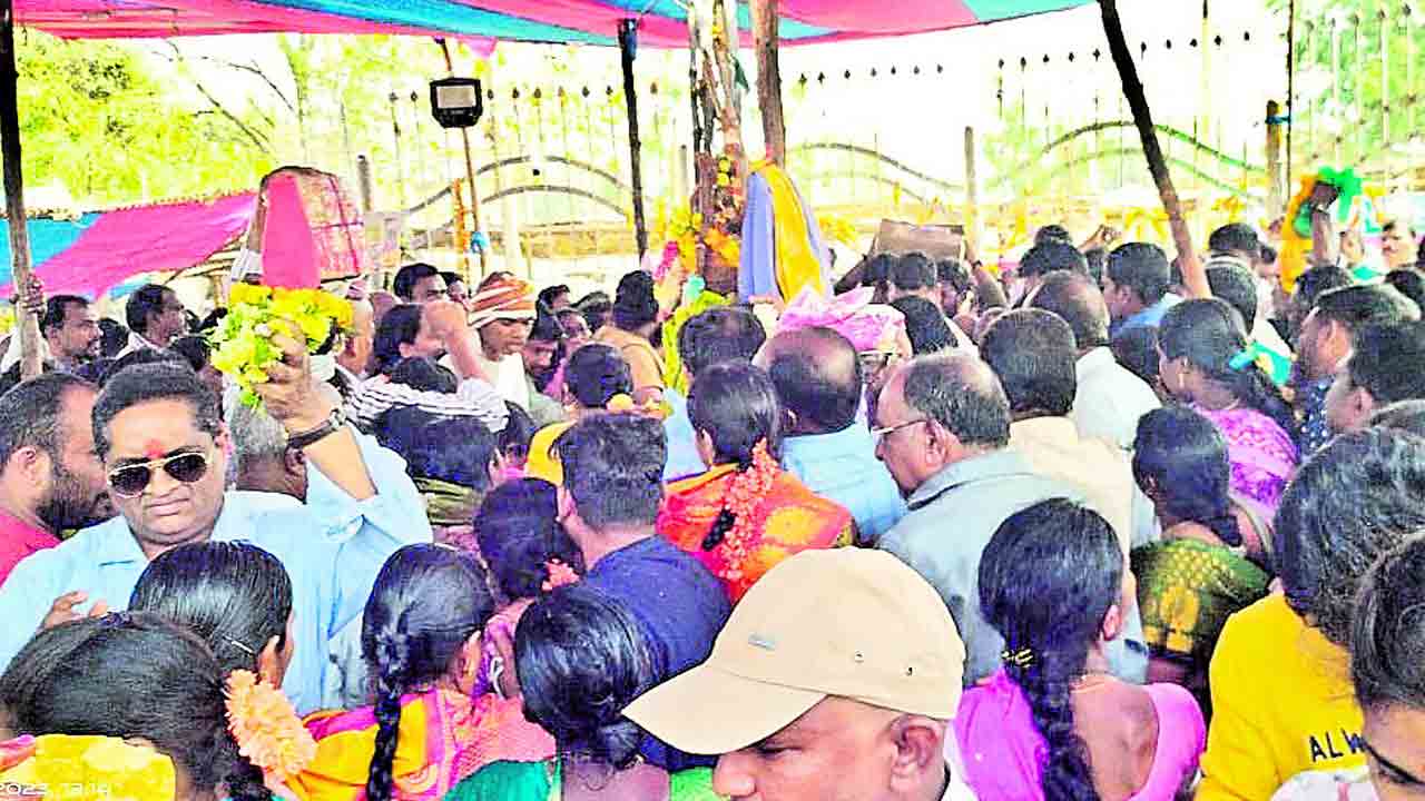 తిరుగువారం జన మేడారం..