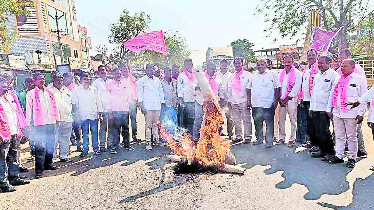 రేవంత్‌ ఓ అవివేకి